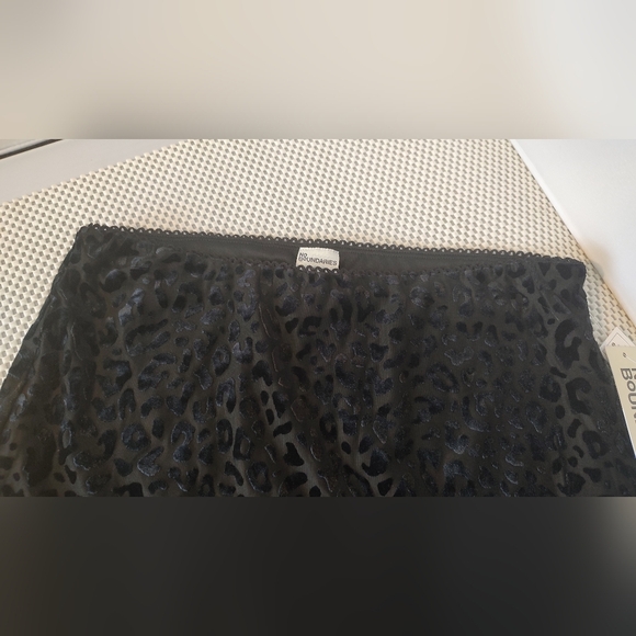 No Boundaries Women's Size S (4-6) Maxi Mesh Skirt Animal Black Flocked Mesh - Picture 4 of 5